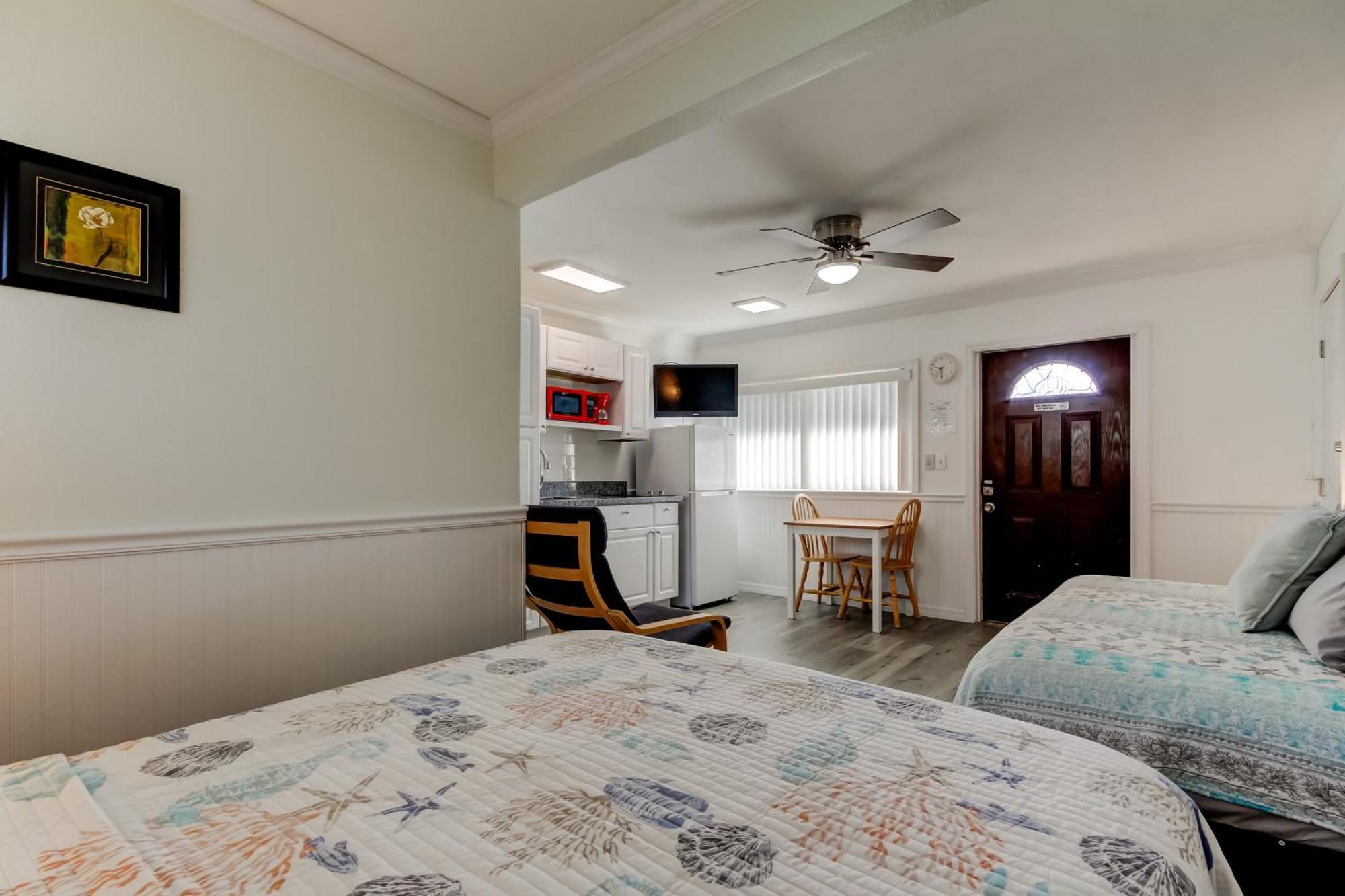 Carousel Suites -Редингтон-Шорс Экстерьер фото